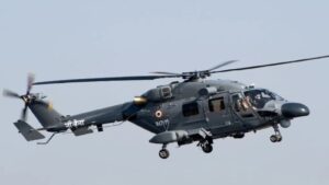 Ελικόπτερο Advanced Light Helicopter του Ινδικού Ναυτικού σε πτήση