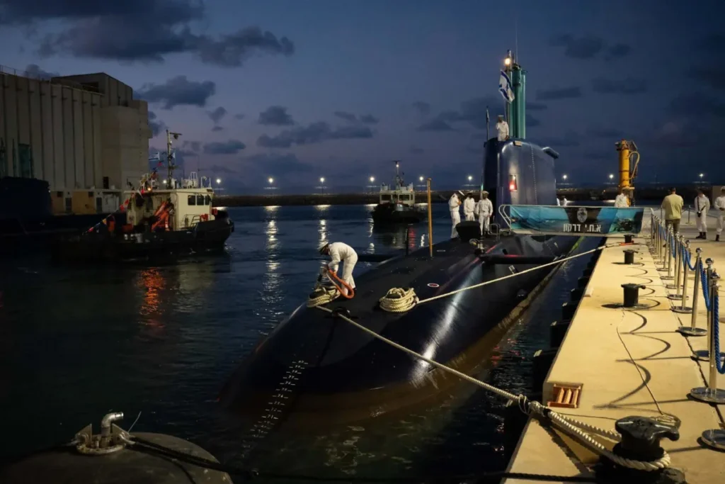 Το υποβρύχιο INS Drakon δεμένο στη ναυτική βάση της Χάιφα κατά την τελετή υποδοχής