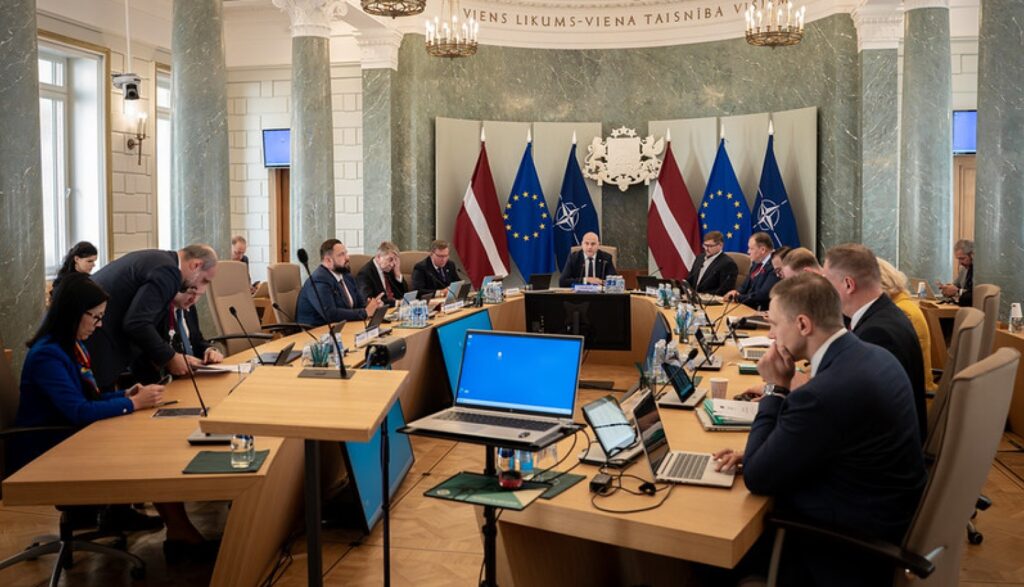 Ο πρωθυπουργός Άντρις Κούλμπεργκ προεδρεύει σε συνεδρίαση της κυβέρνησης της Λετονίας