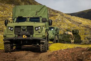 Αμερικανικά οχήματα JLTV, κινητό αντιπλοϊκό σύστημα Strikemaster και νορβηγικό σύστημα αεράμυνας στο Γιαν Μάγεν