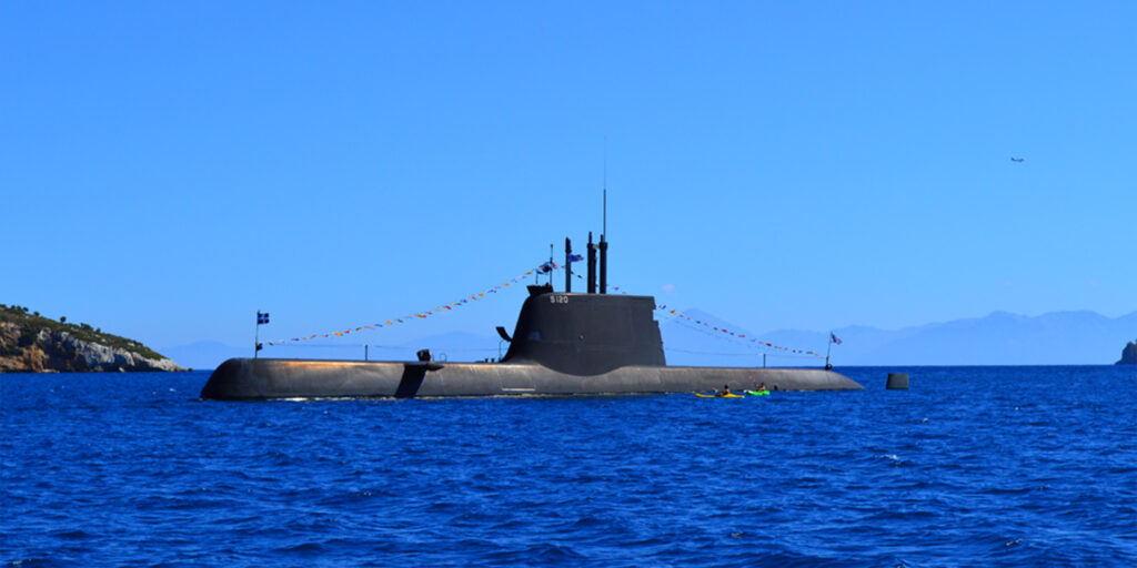 Το υποβρύχιο ΠΑΠΑΝΙΚΟΛΗΣ S-120 του Πολεμικού Ναυτικού εν πλω