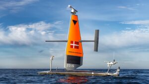 Μη επανδρωμένο σκάφος Saildrone Voyager 2015 πλέει με τη σημαία της Δανίας