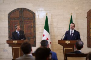 Ο επικεφαλής της IAEA Ραφαέλ Γκρόσι και ο υπουργός Εξωτερικών της Συρίας Άσαντ αλ-Σαϊμπάνι σε συνέντευξη Τύπου