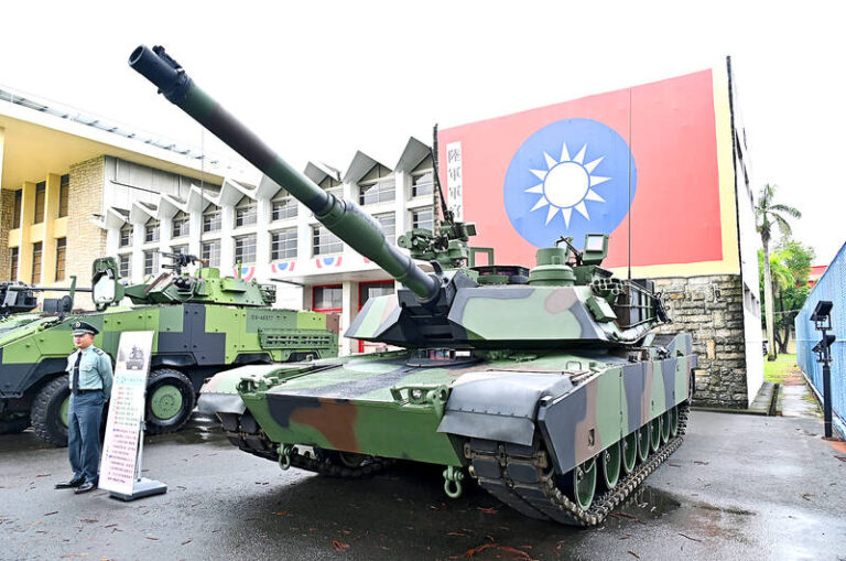 Άρμα M1A2T Abrams της Ταϊβάν εκτίθεται σε στρατιωτική εκδήλωση στο Καοσιούνγκ