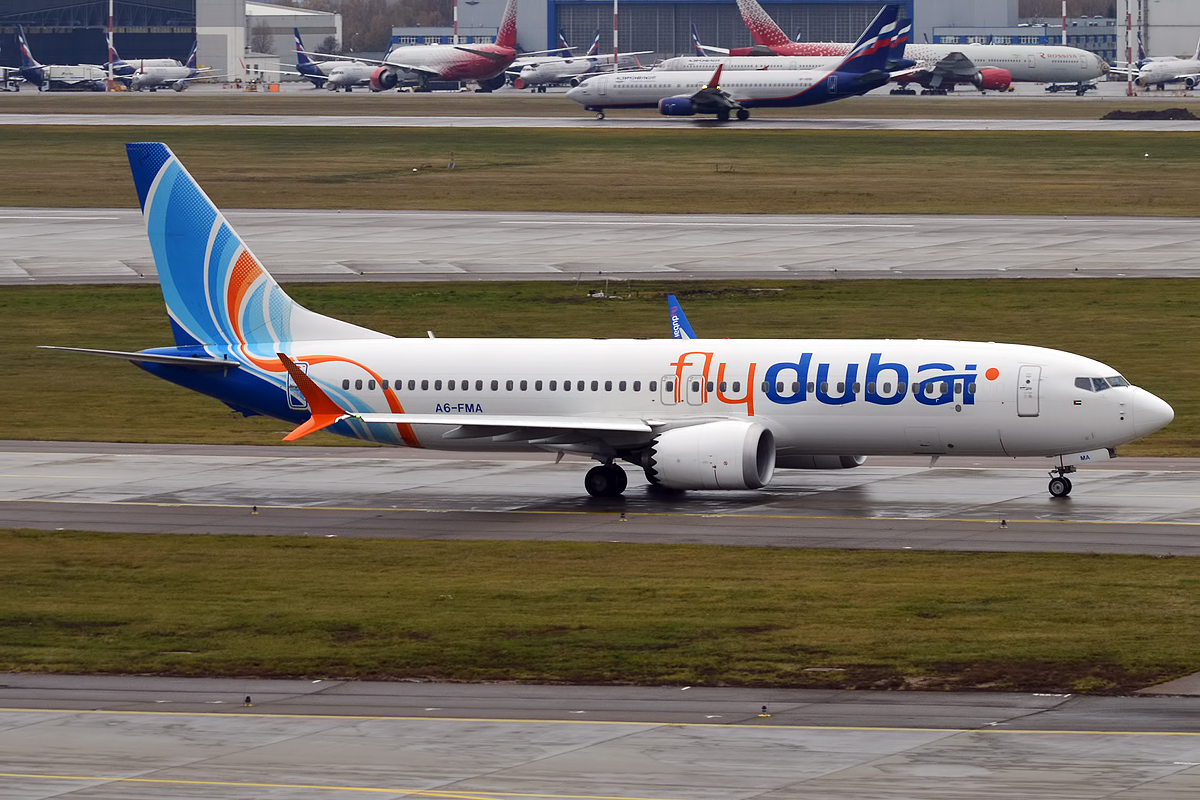 Boeing 737 MAX της Flydubai κατά την τροχοδρόμηση σε αεροδρόμιο