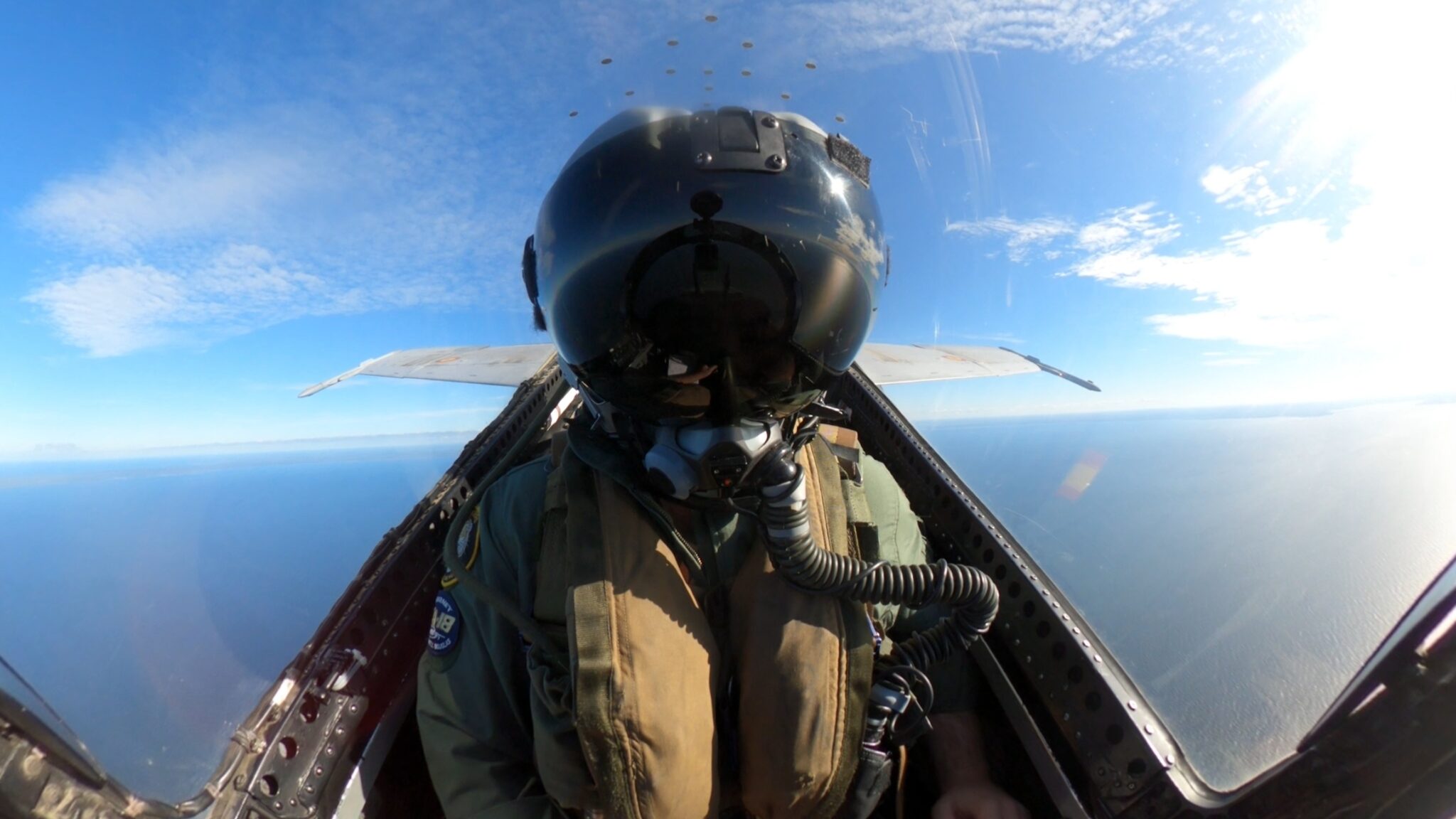 Χειριστής ισπανικού EF-18M σε εκπαιδευτική πτήση πάνω από τη Βαλτική