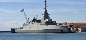 Η φρεγάτα ΚΙΜΩΝ δεμένη στο λιμάνι της Θεσσαλονίκης στις 23 Οκτωβρίου 2026
