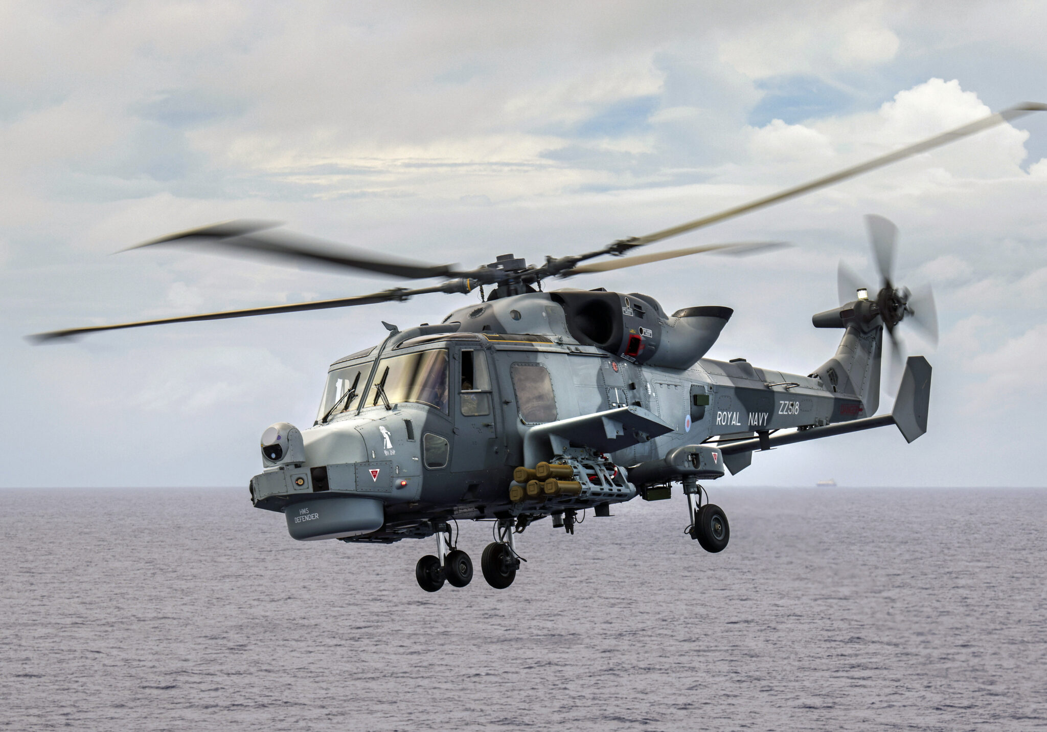 Wildcat HMA Mk2 του Βασιλικού Ναυτικού με πυραύλους LMM/Martlet σε πτήση πάνω από τη θάλασσα