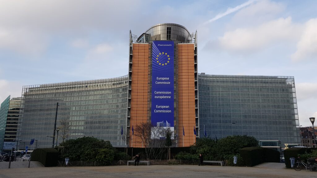 Η πρόσοψη του κτιρίου Berlaymont στις Βρυξέλλες, έδρα της Ευρωπαϊκής Επιτροπής