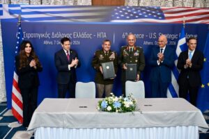 Ο Αρχηγός ΓΕΕΘΑ και ο Διοικητής της Εθνοφρουράς της Φλόριντα με την υπογεγραμμένη Επιστολή Προθέσεων