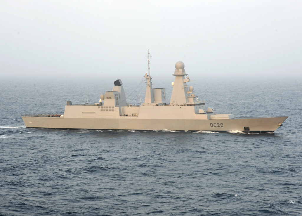 Η γαλλική φρεγάτα αντιαεροπορικής άμυνας FORBIN (D620), κλάσης HORIZON, εν πλω