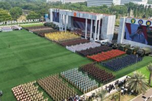 Σχηματισμοί των Ενόπλων Δυνάμεων της Ινδονησίας στην τελετή της Τζακάρτα