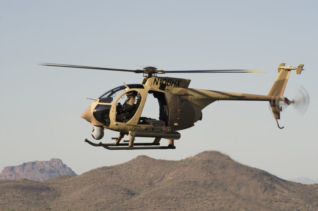 Πρωτότυπο ελικόπτερο AH-6i σε δοκιμαστική πτήση