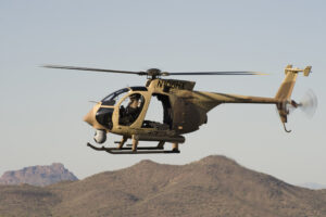 Πρωτότυπο ελικόπτερο AH-6i σε δοκιμαστική πτήση