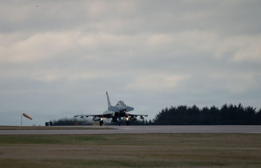 Βρετανικό Typhoon FGR4 στον διάδρομο της RAF Lossiemouth