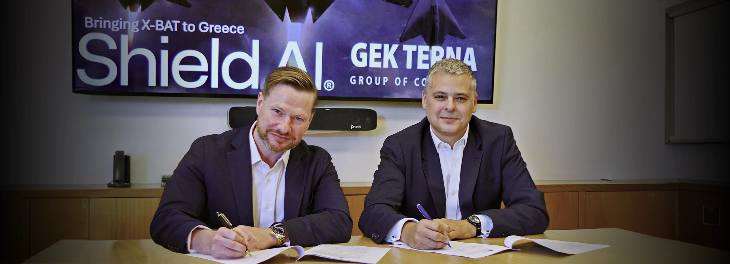 &Omicron; James Lythgoe &tau;&eta;&sigmaf; Shield AI &kappa;&alpha;&iota; &omicron; George Kouladis &tau;&eta;&sigmaf; &Gamma;&Epsilon;&Kappa; &Tau;&Epsilon;&Rho;&Nu;&Alpha; &upsilon;&pi;&omicron;&gamma;&rho;ά&phi;&omicron;&upsilon;&nu; &tau;&eta; &sigma;&upsilon;&mu;&phi;&omega;&nu;ί&alpha; &gamma;&iota;&alpha; &tau;&omicron; X-BAT &sigma;&tau;&eta;&nu; &Epsilon;&lambda;&lambda;ά&delta;&alpha;