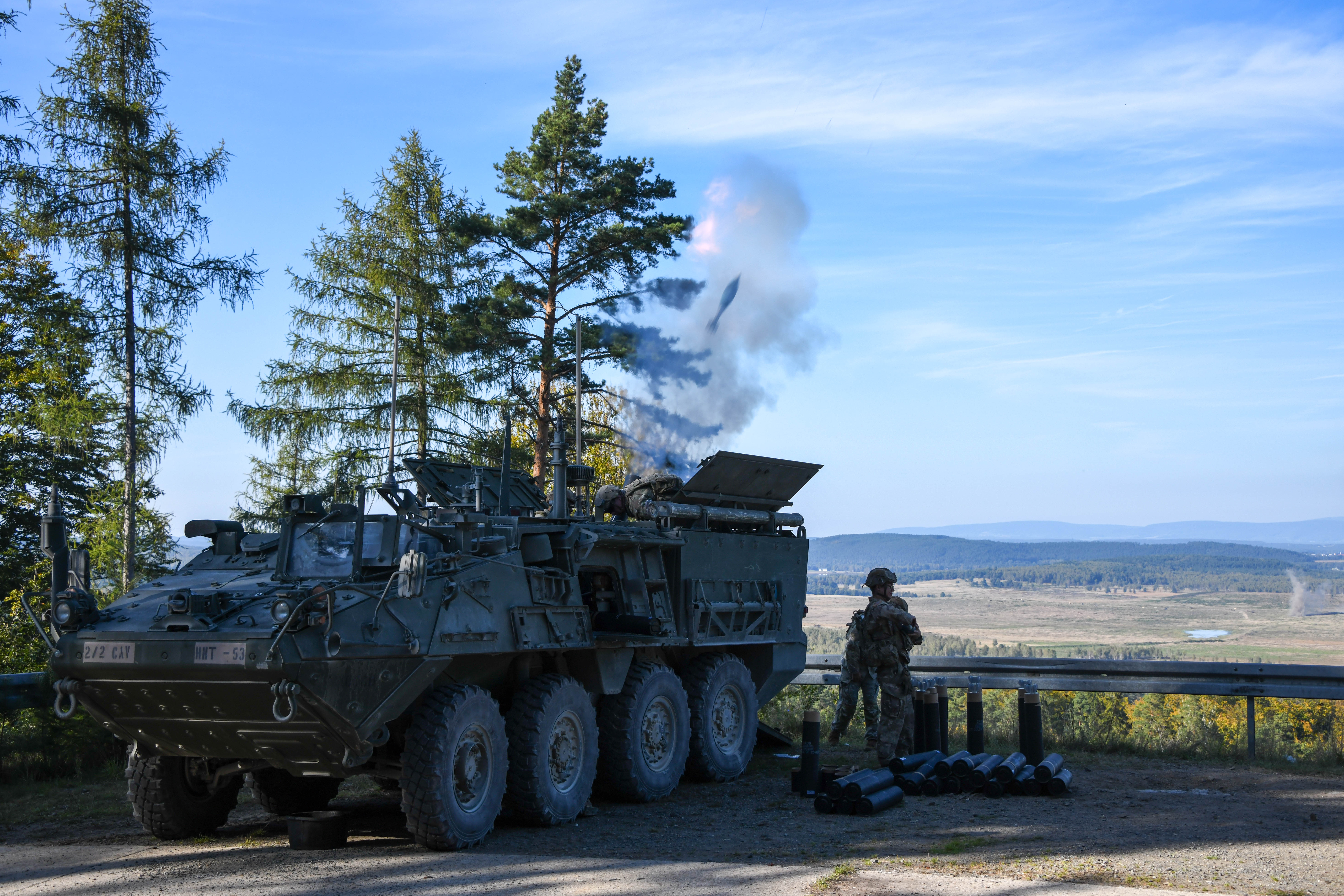 M1129 Stryker &beta;ά&lambda;&lambda;&epsilon;&iota; &mu;&epsilon; &tau;&omicron;&nu; ό&lambda;&mu;&omicron; &tau;&omega;&nu; 120 &chi;&iota;&lambda;&iota;&omicron;&sigma;&tau;ώ&nu; &alpha;&pi;ό &tau;&omicron; &alpha;&nu;&omicron;&iota;&kappa;&tau;ό &delta;&iota;&alpha;&mu;έ&rho;&iota;&sigma;&mu;&alpha; &tau;&eta;&sigmaf; &omicron;&rho;&omicron;&phi;ή&sigmaf;