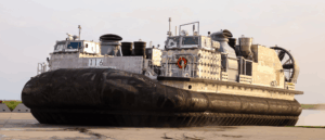 Δύο αερόστρωμνα Ship-to-Shore Connector της Textron Systems