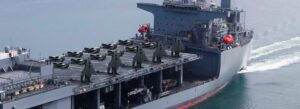 Επίσημη απεικόνιση μη επανδρωμένων X-BAT σε κατάστρωμα αμερικανικού πλοίου